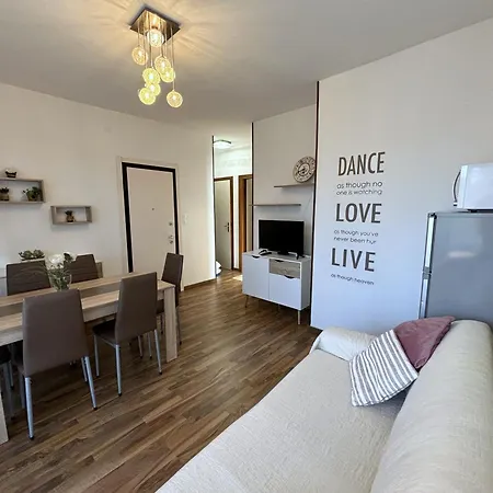 Peschiera Apartment